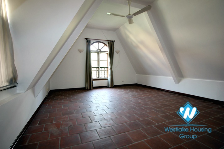 Big yard, swiming pool and five bedrooms house for rent in Tay Ho district, Ha Noi.